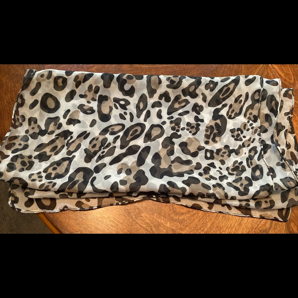 🧣💄Sheer Animal Print Scarf 🧣 👜